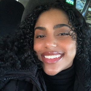 Meet your Posher, Nicole